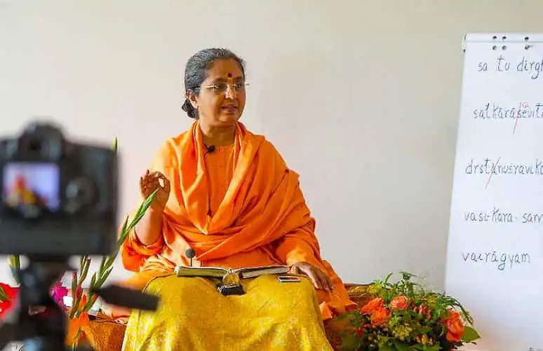 Purna Vidya Ammaji teaching